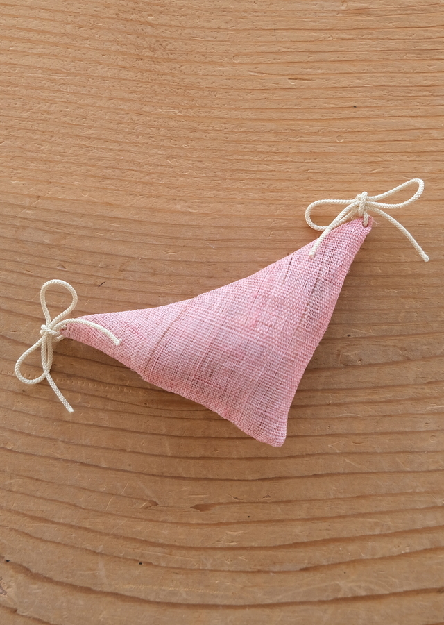 手染め麻細タペ掛け香「虹の雫」 [京都洛柿庵オンラインショップ]