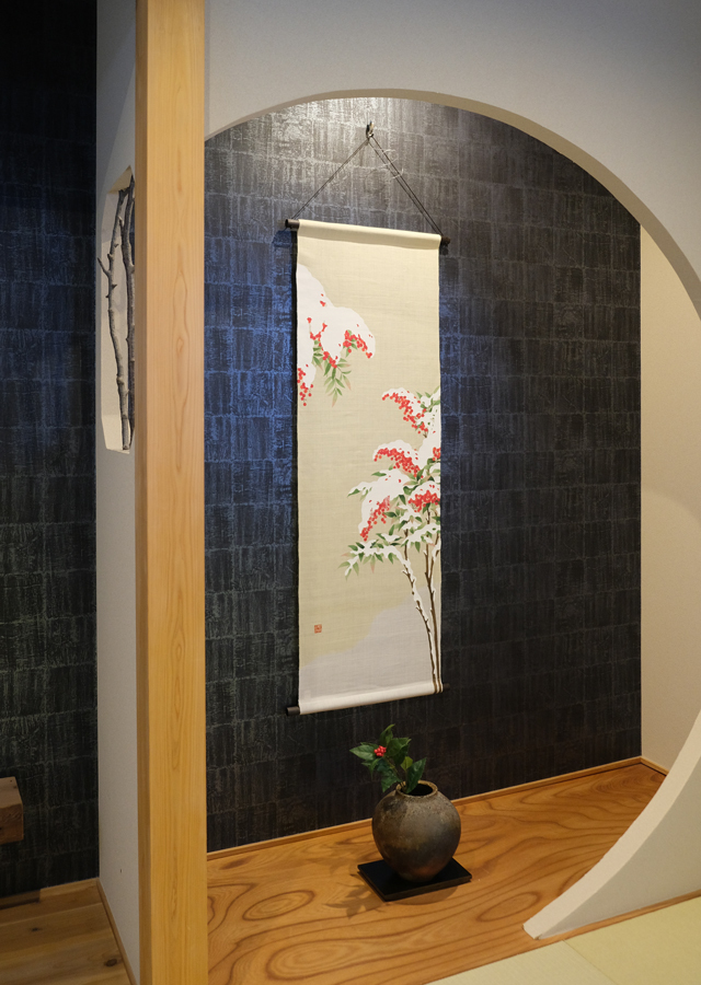 タペストリー「雪持ち南天」