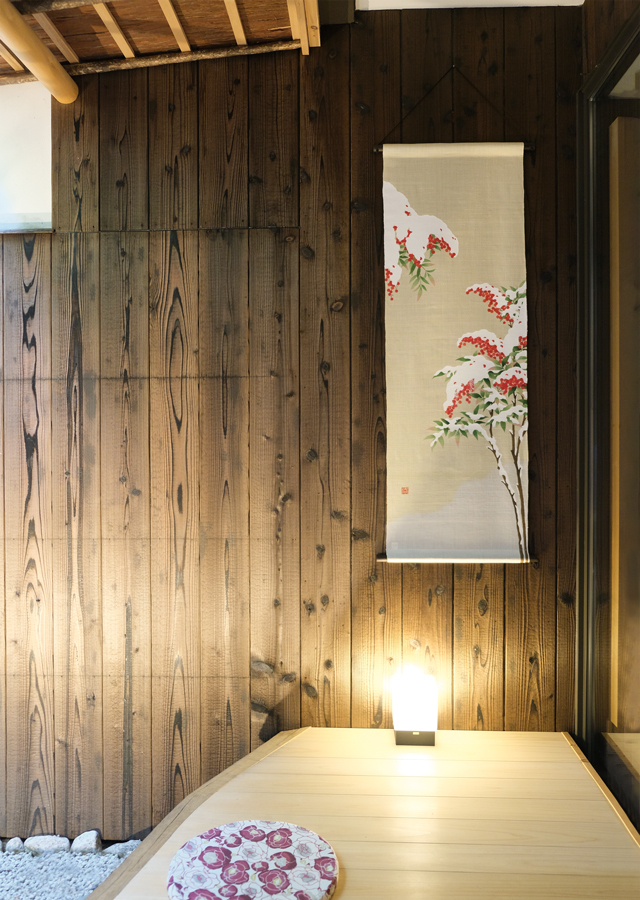 タペストリー「雪持ち南天」