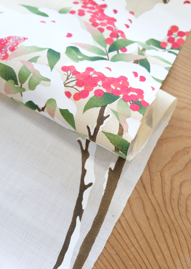 タペストリー「雪持ち南天」