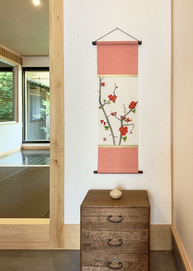 手描きタペストリー「掛け軸寒木瓜」