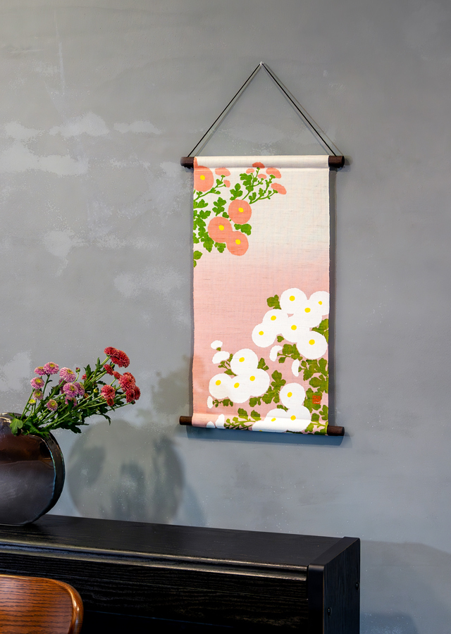 花タペストリー　手染め 手染め麻細タペストリー「もち花飾り」 [京都洛柿庵オンライン