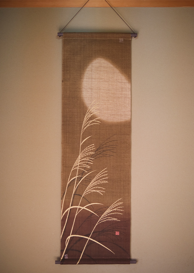 店舗限定タペストリー　立待ちの月　伽羅色