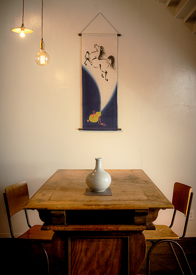 タペストリー「瓢箪から駒(紺)」