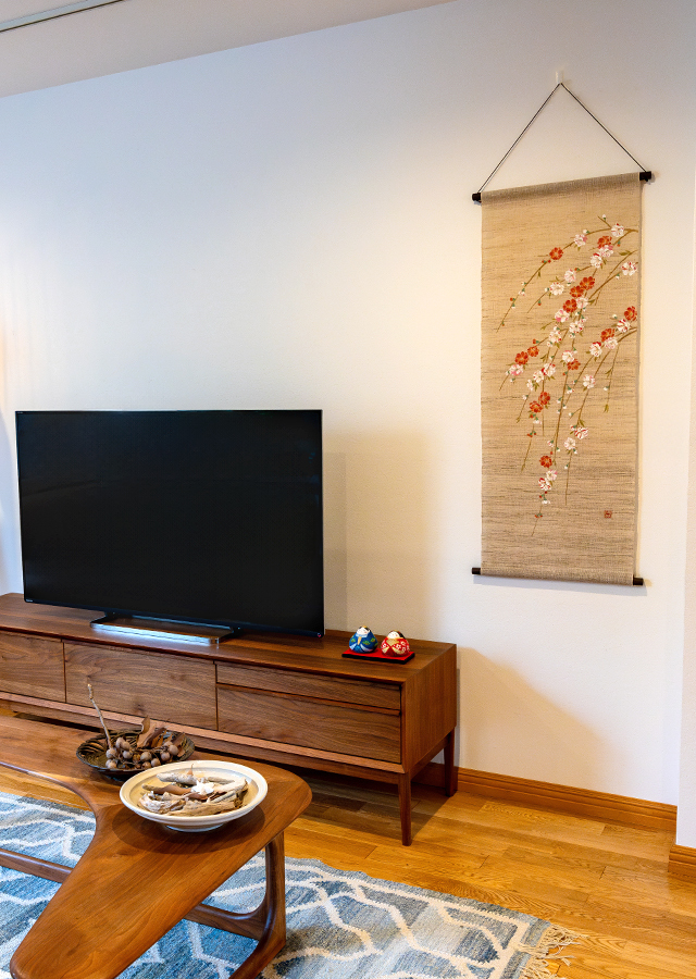 タペストリー「源平枝垂れ桃」