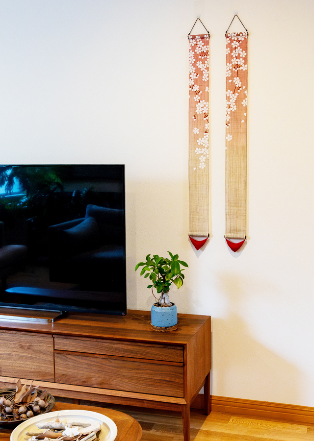 手染め麻細タペストリー「桜花雛」 [京都洛柿庵オンラインショップ]