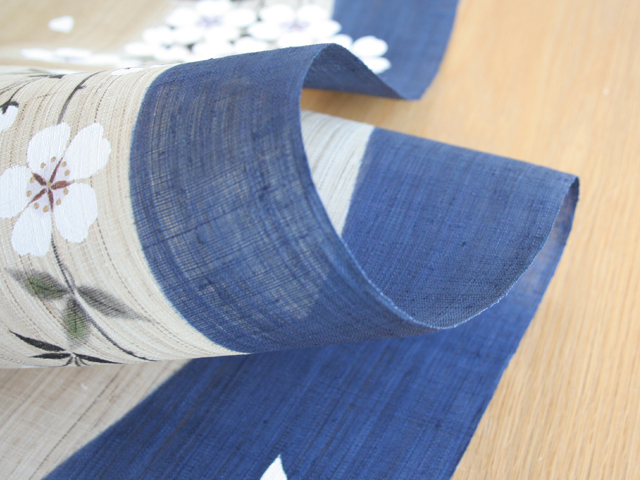 手描きタペストリー「枝垂月」