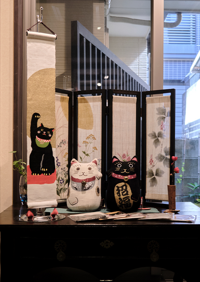 店舗限定　豆タペ「招福黒招き猫」