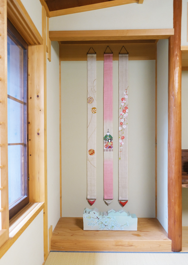 細タペストリー「雛」