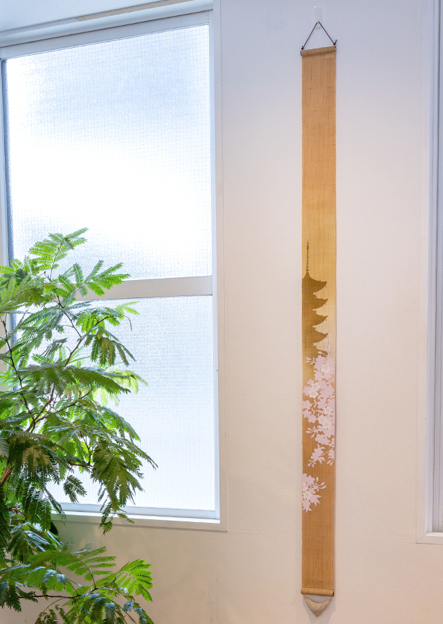 手染め麻細タペストリー「五重塔」 [京都洛柿庵オンラインショップ]