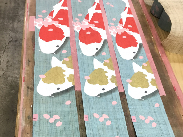 細タペストリー「ＮＩＳＨＩＫＩ－ＫＯＩ」