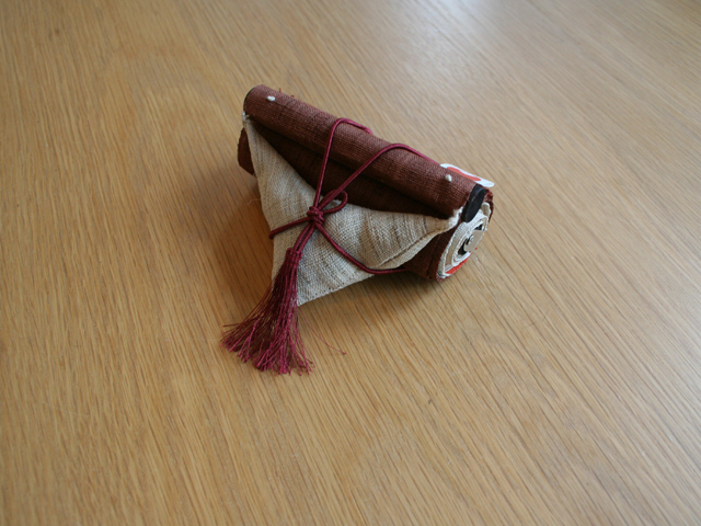 細タペストリー「柿にめじろ」