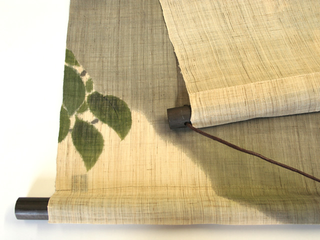 手染め麻タペストリー「粋円椿」 [京都洛柿庵オンラインショップ]