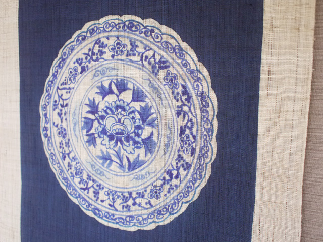 手染め麻タペストリー「うつわ 皿」[京都洛柿庵オンラインショップ]