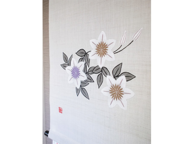 手描きタペストリー「白鉄線　軸」