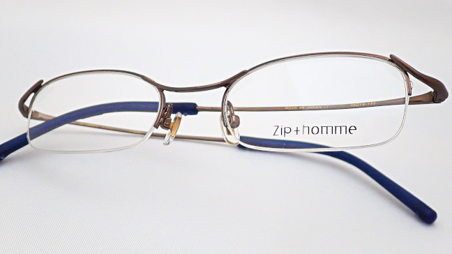 【オリジナル老眼鏡】Zip+homme（ジップオム）Z-0153　細身でシンプルなデザイン、小さい玉型は携帯用老眼鏡にぴったり！