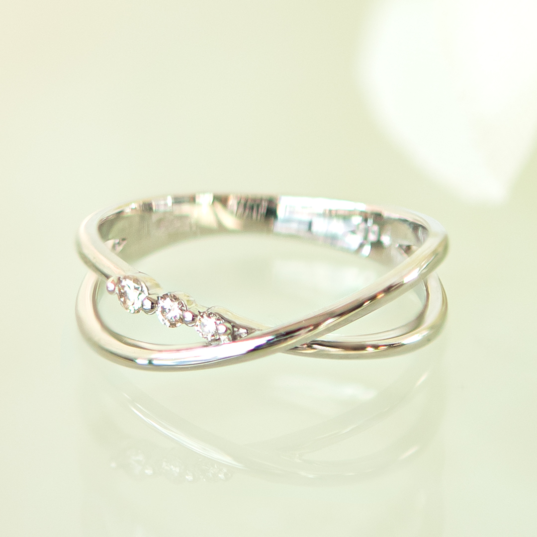 【幸せを呼ぶ小指の魔法ピンキーリング♪】 プラチナ ダイヤモンド(4月誕生石)(天然石)(クロスライン)[6312140202]