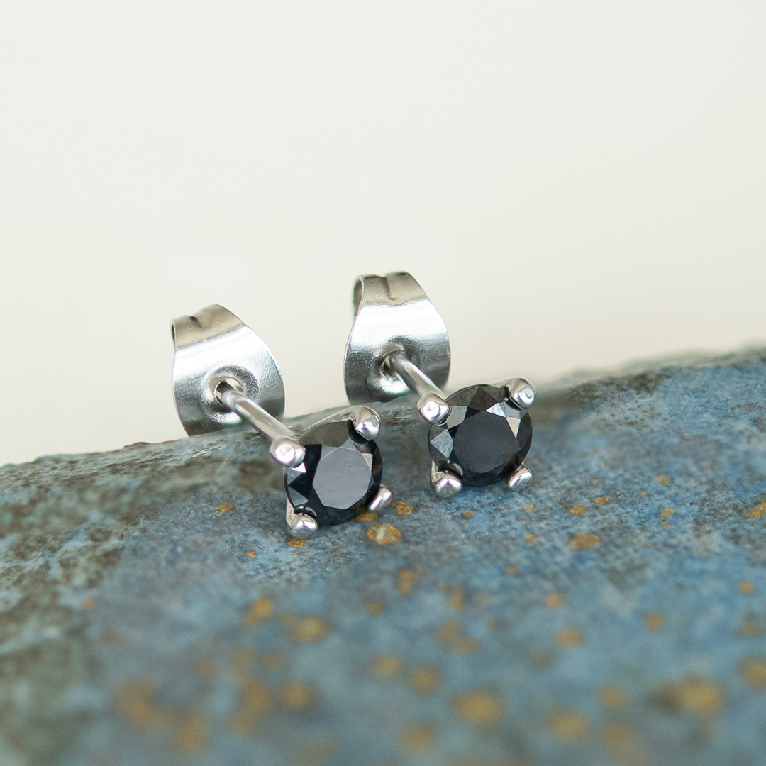 ピアス ステンレススチール ブラックキュービックジルコニア[7548850501]