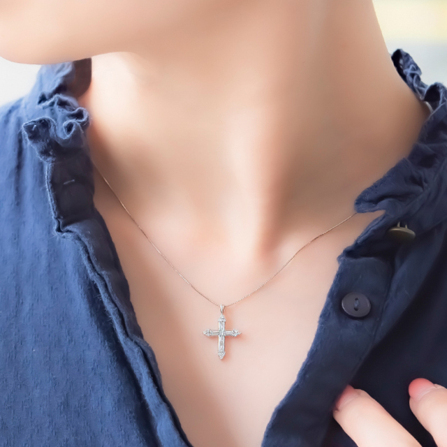 永遠の輝き！プラチナ×ダイヤモンドクロスネックレス】 プラチナ900  