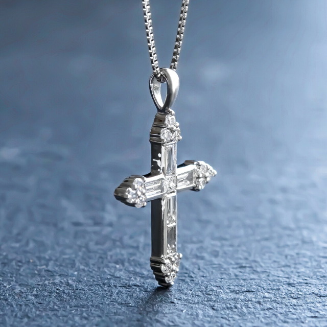 永遠の輝き！プラチナ×ダイヤモンドクロスネックレス】 プラチナ900  