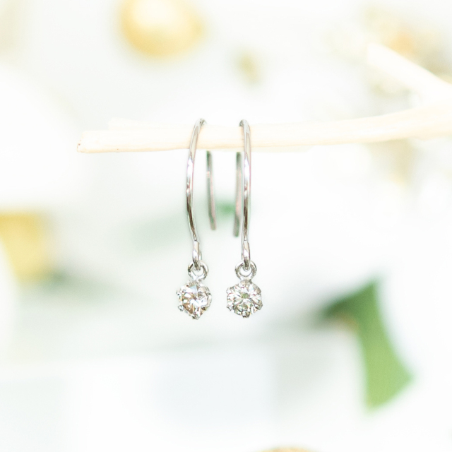 【2025 Christmas gift collection】フックピアス プラチナ ダイヤモンド
