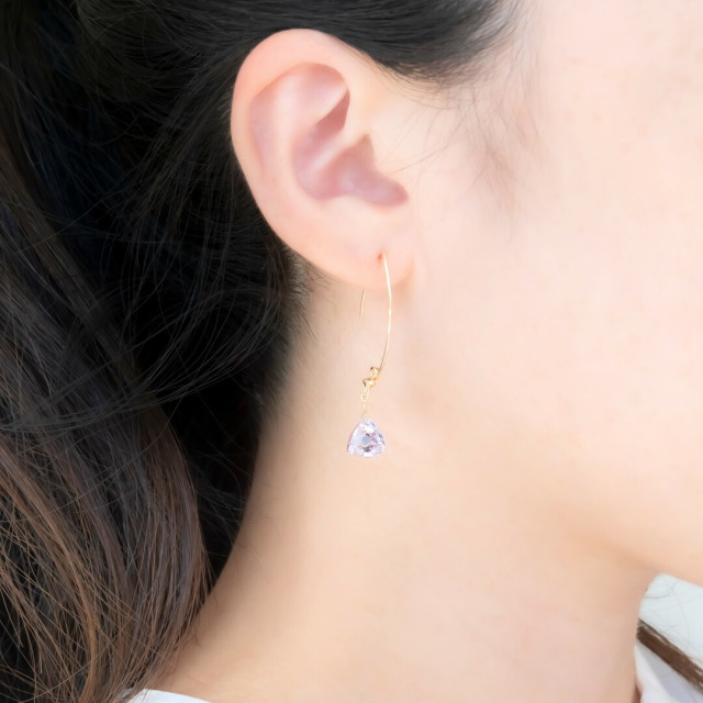 キャンディーのようなピラミッドカット天然石】フックピアス K10