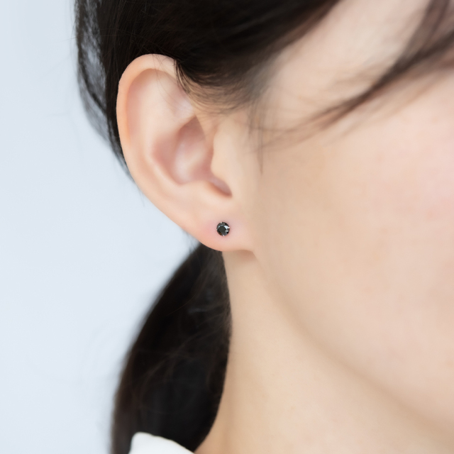 ピアス プラチナ 4mmブラックキュービックジルコニア アクセサリーPePe