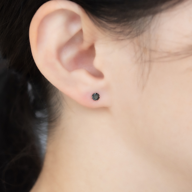 ピアス プラチナ 4mmブラックキュービックジルコニア アクセサリーPePe