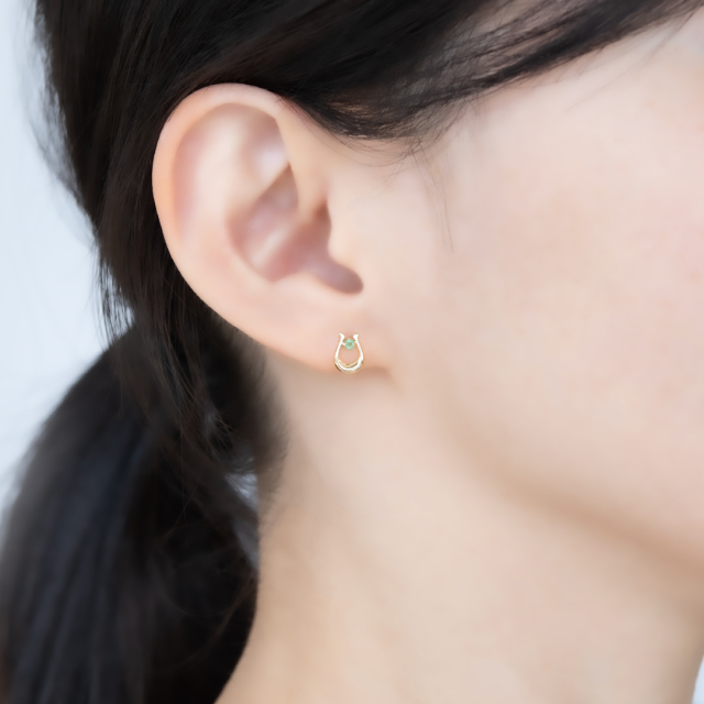K10金　フープ　エメラルド　チャーム付き　ピアス　,47g 鑑別カード ピアス K10イエローゴールド エメラルド アクセサリーPePe オンライン