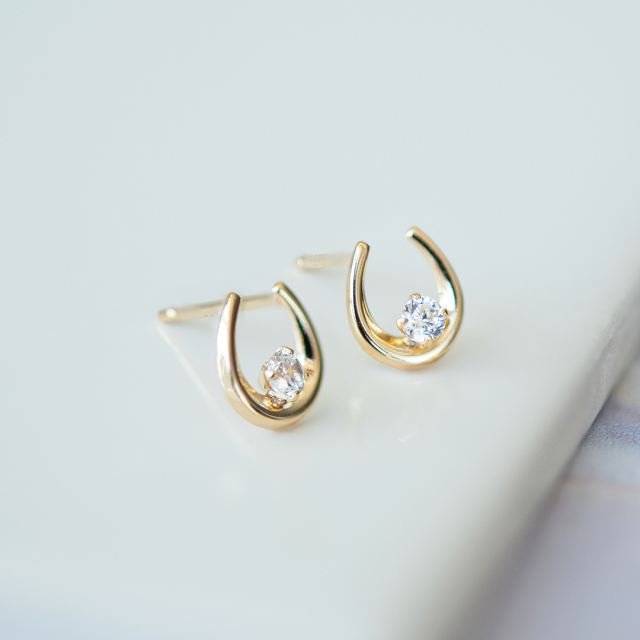 アーカー　18Kイエローゴールド ハッピーピアス　ホースシュー AHKAH アーカー ハッピーピアス 18K｜Yahoo!フリマ（旧PayPay