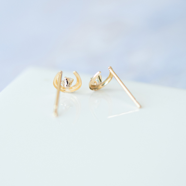アーカー　18Kイエローゴールド ハッピーピアス　ホースシュー AHKAH アーカー ハッピーピアス 18K｜Yahoo!フリマ（旧PayPay