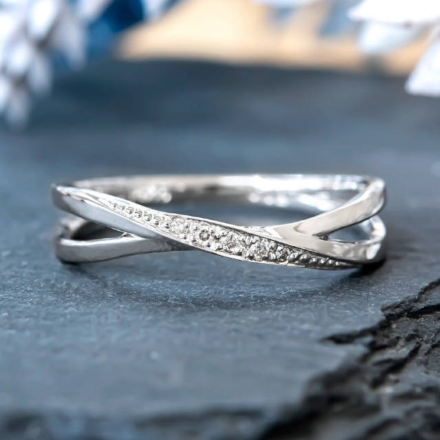【永遠の輝きプラチナ×ダイヤモンドリング】プラチナ900  ダイヤモンド合計0.02ct(4月誕生石)(ウェーブ)(クロス)[6311140208]