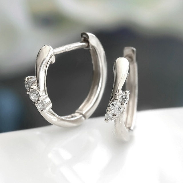 中折れピアス K10ホワイトゴールド ダイヤモンド合計0.04ct フープタイプ(中折れ)(フープピアス)(4月誕生石)(リバーシブル)[9451240102]