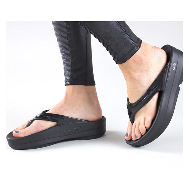 新品正規品 23cm OOFOS OOmega 厚底 サンダル 黒W6 箱有り OOFOS ウーフォス Women's OOmega Black 2000440050211 ウィメンズウー