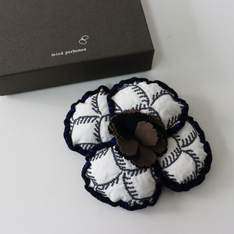 【美品】mina perhonen　joy　ブローチ　定価1.1万 美品/定価1.1万】ミナペルホネン mina perhonen tambourine