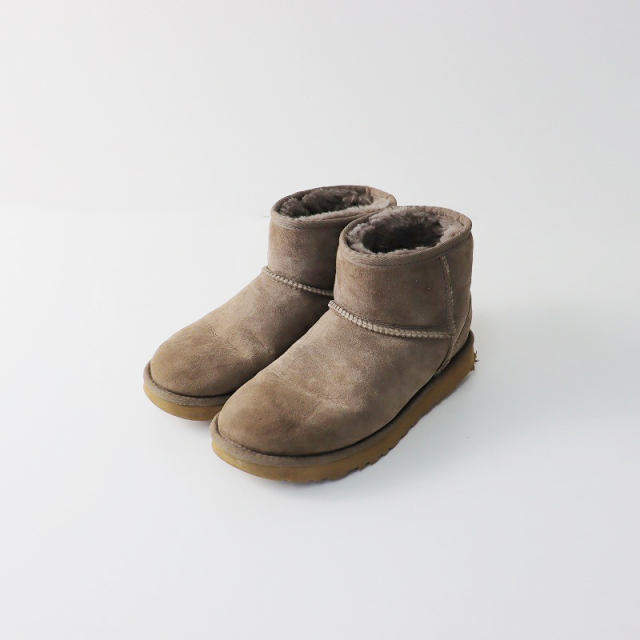 UGG アグクラシックミニムートンブーツ24cm - ロングブーツ