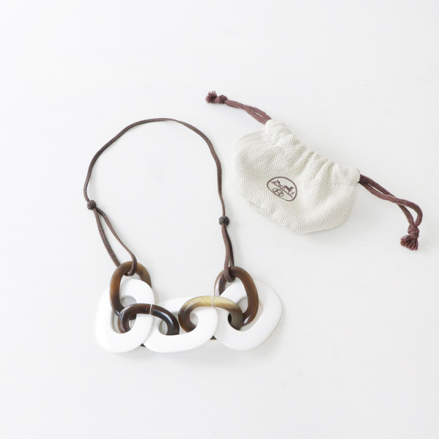 HERMESバッファローホーンカランバ チョーカー