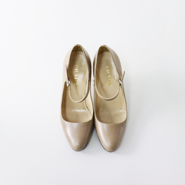 小さいサイズ イタリア製 プラダ PRADA プレーントゥ レザーヒール