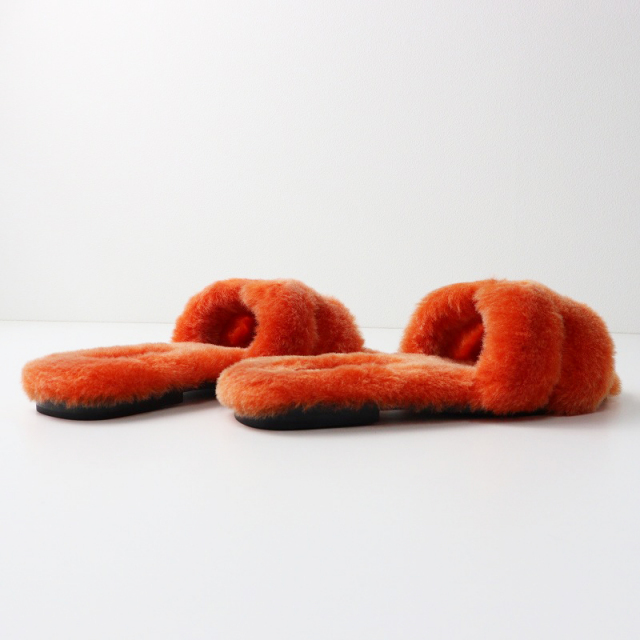 HERMES オレンジ ファーサンダル