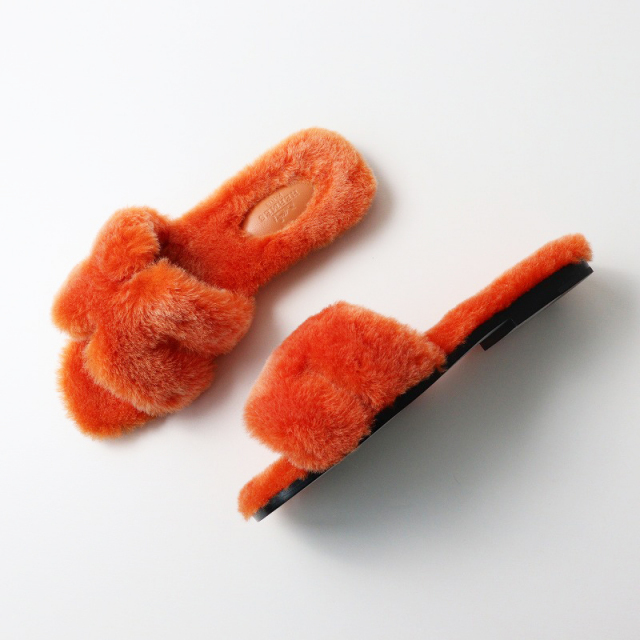 HERMES オレンジ ファーサンダル