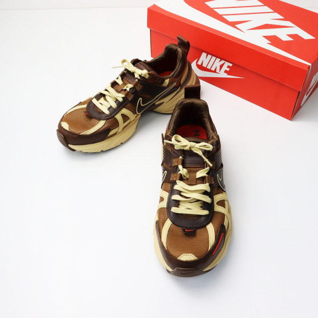 期間限定価格】美品 ナイキ NIKE HQ3445-222 V2K Run V2Kラン 26cm 