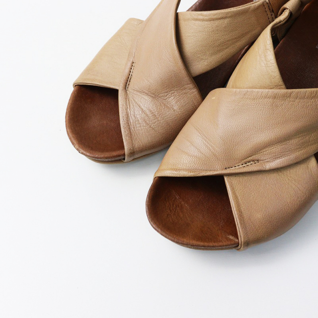 トラ柄のソールとベージュカラーが◎\tHermes\tOasis サンダル 期間限定価格】トロイ Toloy レザー バックストラップ サンダル