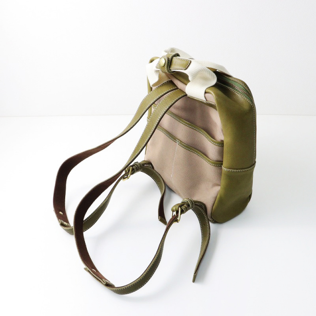 Kissora グリーンレザーリュック