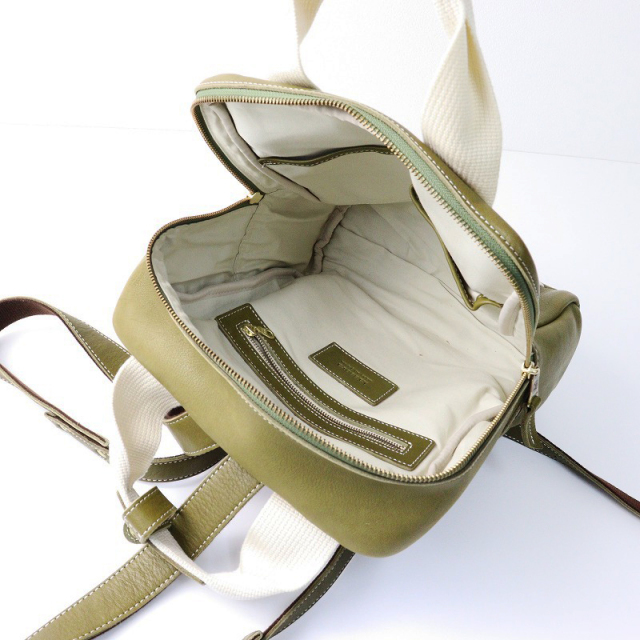 Kissora グリーンレザーリュック