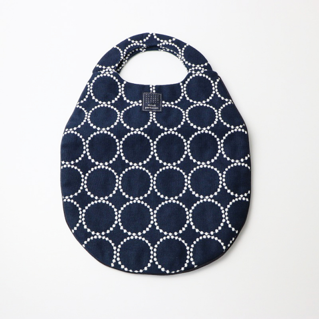 美品 ミナペルホネン mina perhonen tambourine エッグバッグ/ネイビー  