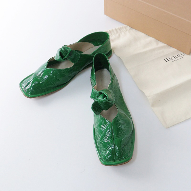 美品 2023SS ヘリュー HEREU Llasada Crinkled Glossy スクエアトゥ  