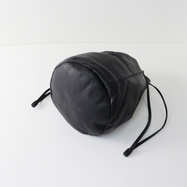 エヴァムエヴァ evam eva レザー ドローストリング 巾着バッグ  