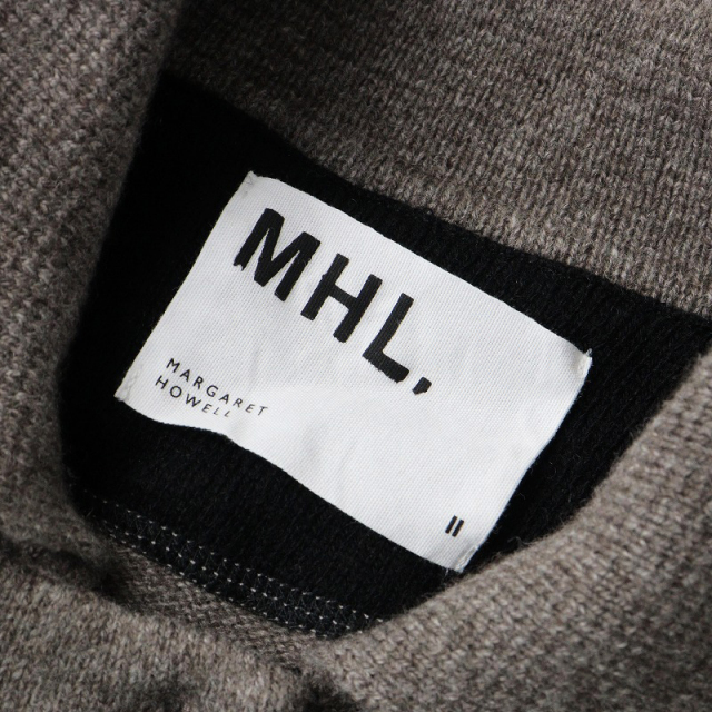 2024AW エムエイチエル マーガレットハウエル MHL. MARGARET HOWELL WASHABLE DRY WOOL スタンドカラーニット 2【2400014348958】 期間限定価格】2024AW エムエイチエル マーガレットハウエル MHL