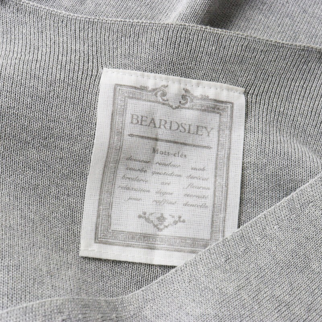 期間限定価格】美品 2022SS ビアズリー BEARDSLEY Vネックニット