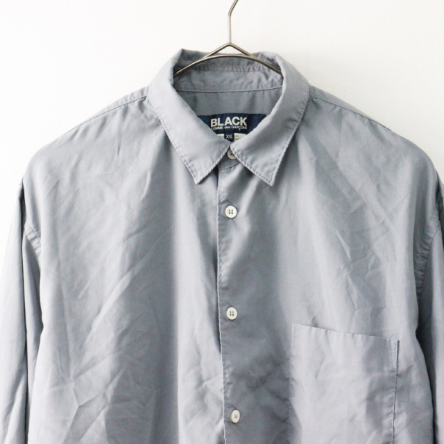 2024SS ブラックコムデギャルソン BLACK COMME des GARCONS 袖デザインレギュラーカラーシャツ XS/グレー【2400014537963】 2024SS ブラックコムデギャルソン BLACK COMME des GARCONS 袖デザイン